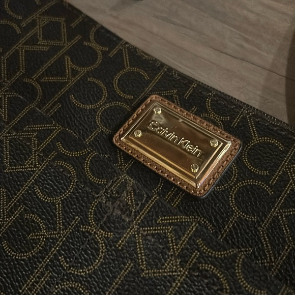 Calvin Klein Handbags - Calvin Klein Purse